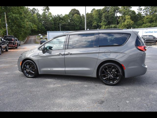 2022 Chrysler Pacifica Touring-L