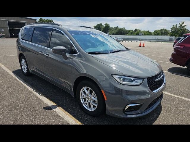 2022 Chrysler Pacifica Touring-L