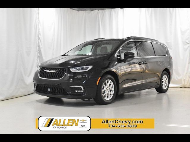 2022 Chrysler Pacifica Touring-L