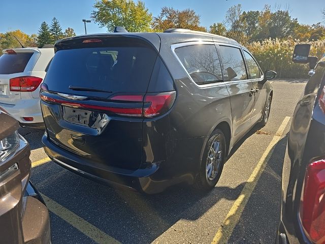 2022 Chrysler Pacifica Touring-L