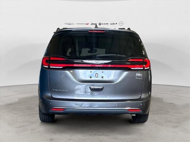 2022 Chrysler Pacifica Touring-L