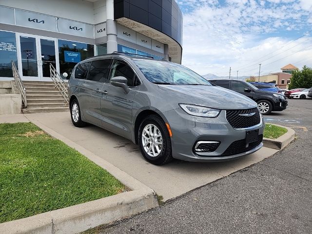 2022 Chrysler Pacifica Touring-L