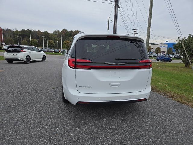 2022 Chrysler Pacifica Touring-L