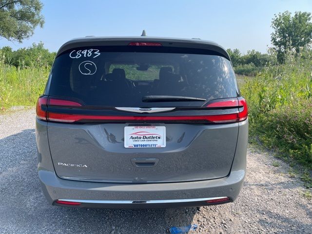 2022 Chrysler Pacifica Touring-L