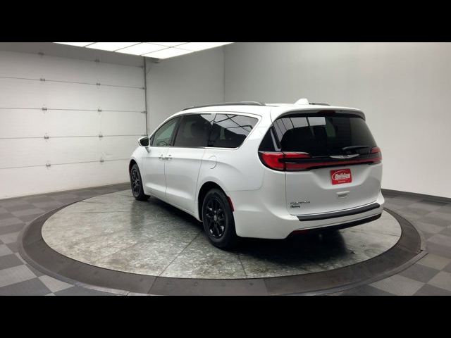 2022 Chrysler Pacifica Touring-L