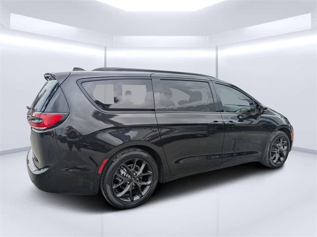 2022 Chrysler Pacifica Touring-L