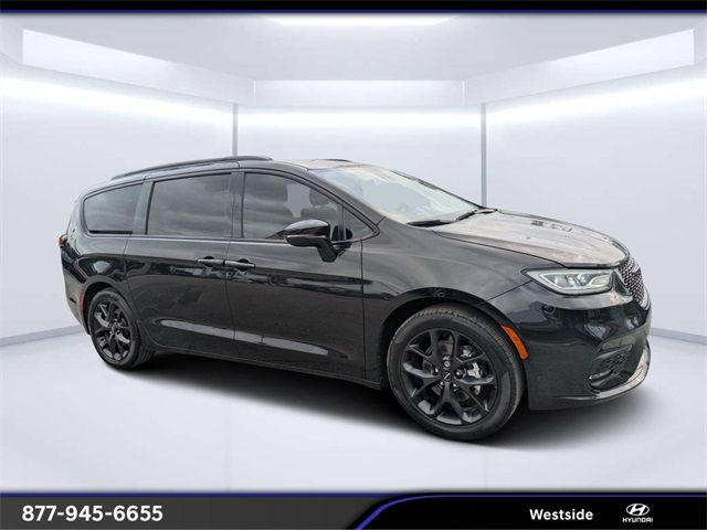 2022 Chrysler Pacifica Touring-L