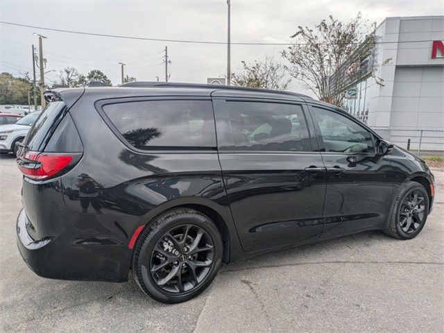 2022 Chrysler Pacifica Touring-L