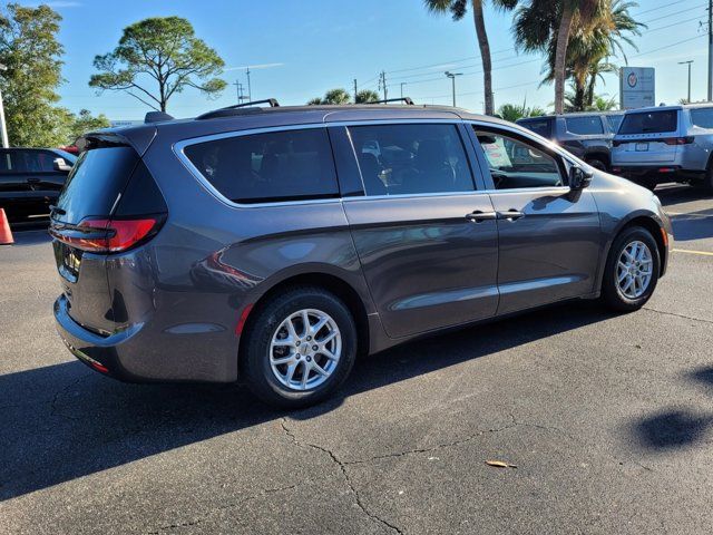 2022 Chrysler Pacifica Touring-L