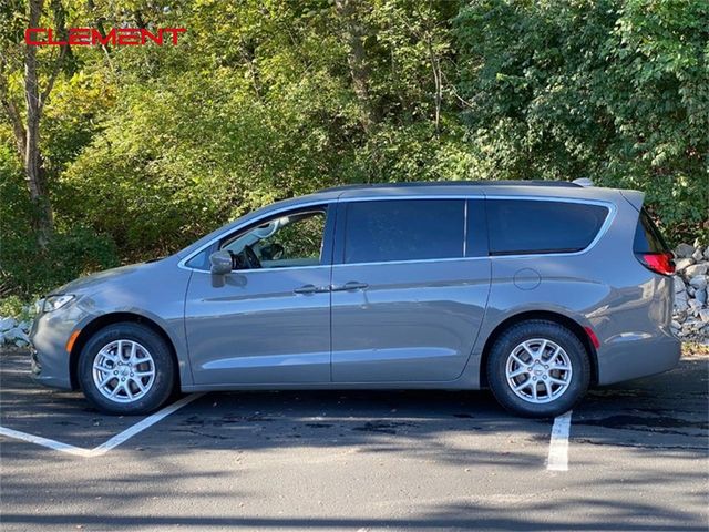 2022 Chrysler Pacifica Touring-L