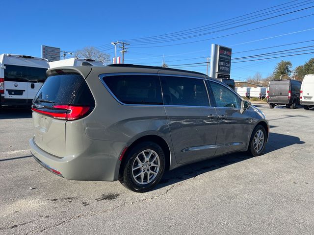 2022 Chrysler Pacifica Touring-L