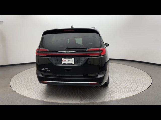 2022 Chrysler Pacifica Touring-L