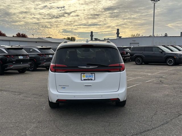 2022 Chrysler Pacifica Touring-L