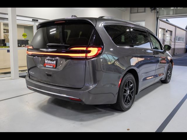 2022 Chrysler Pacifica Touring-L