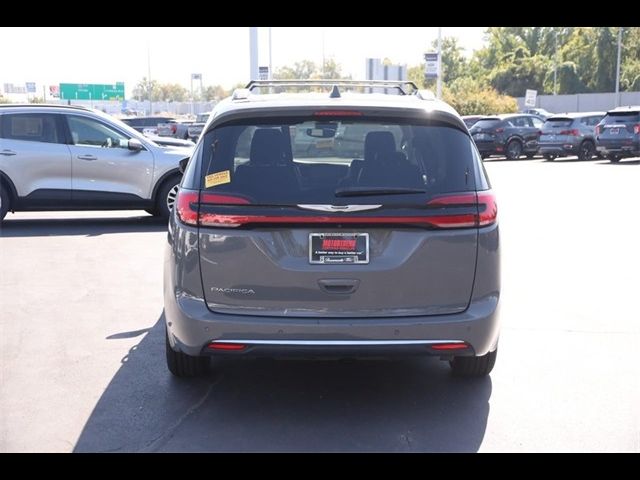 2022 Chrysler Pacifica Touring-L