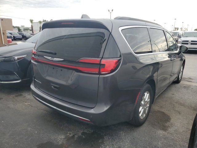 2022 Chrysler Pacifica Touring-L