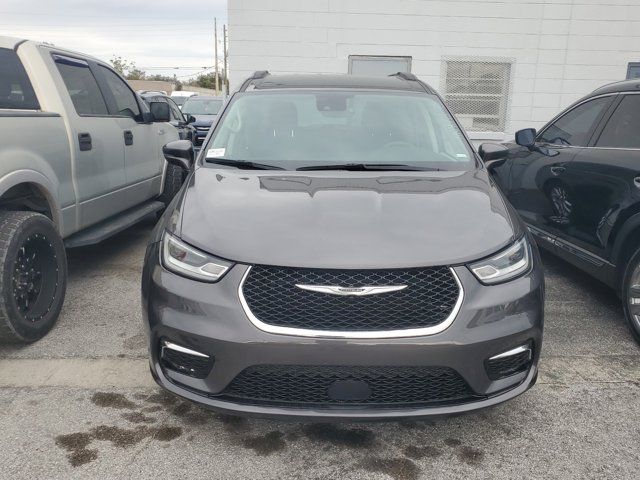 2022 Chrysler Pacifica Touring-L