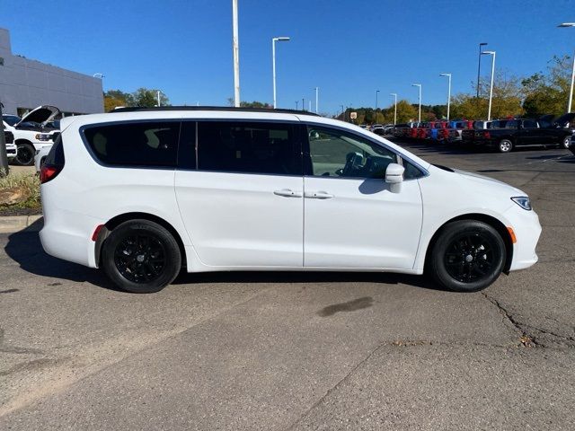 2022 Chrysler Pacifica Touring-L