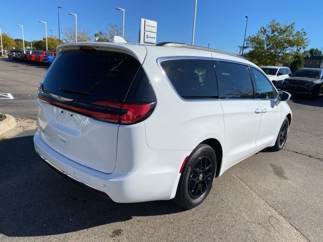 2022 Chrysler Pacifica Touring-L