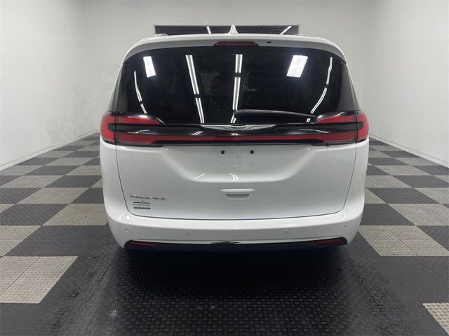 2022 Chrysler Pacifica Touring-L