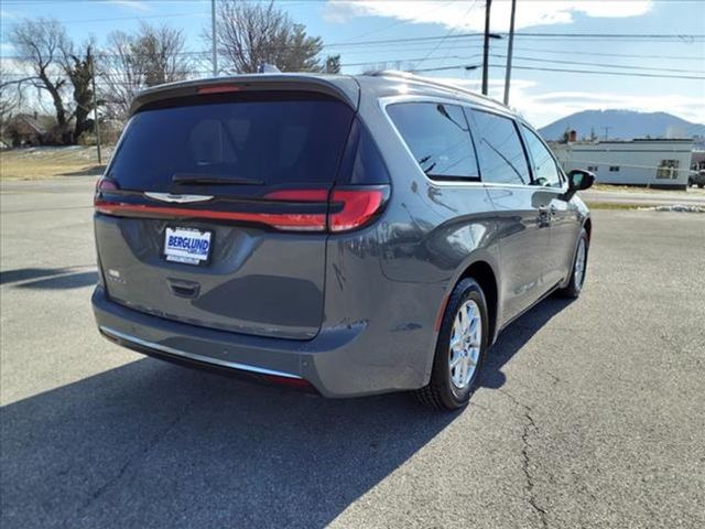 2022 Chrysler Pacifica Touring-L