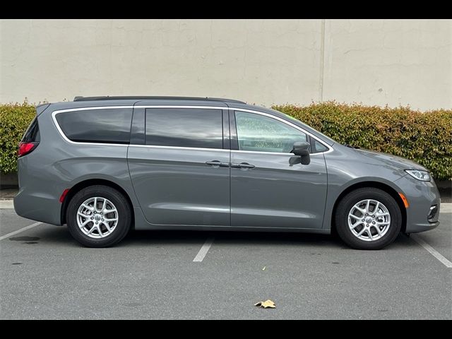 2022 Chrysler Pacifica Touring-L