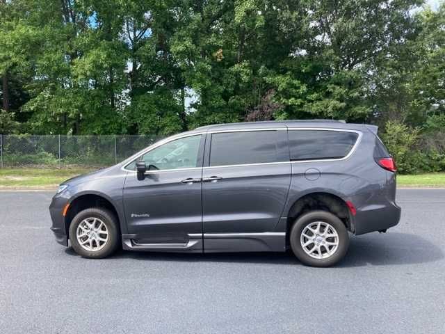 2022 Chrysler Pacifica Touring-L