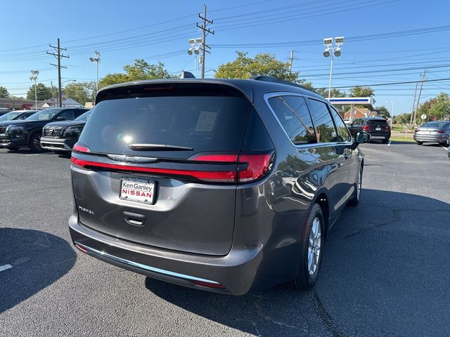 2022 Chrysler Pacifica Touring-L