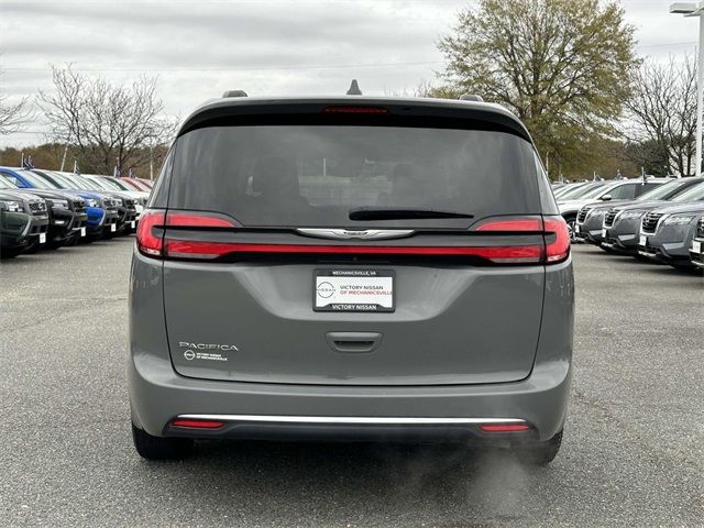 2022 Chrysler Pacifica Touring-L