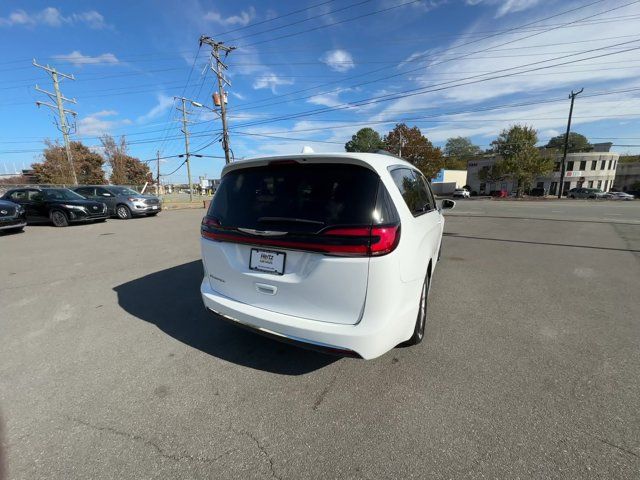 2022 Chrysler Pacifica Touring-L