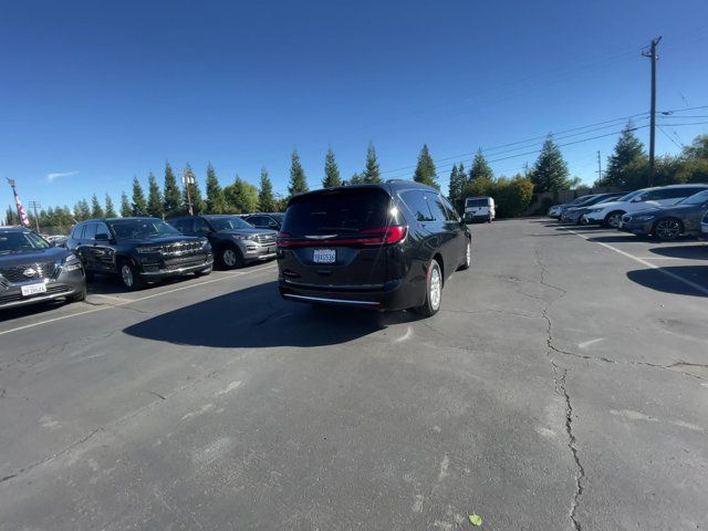 2022 Chrysler Pacifica Touring-L