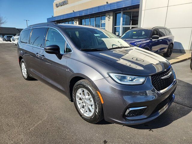 2022 Chrysler Pacifica Touring-L