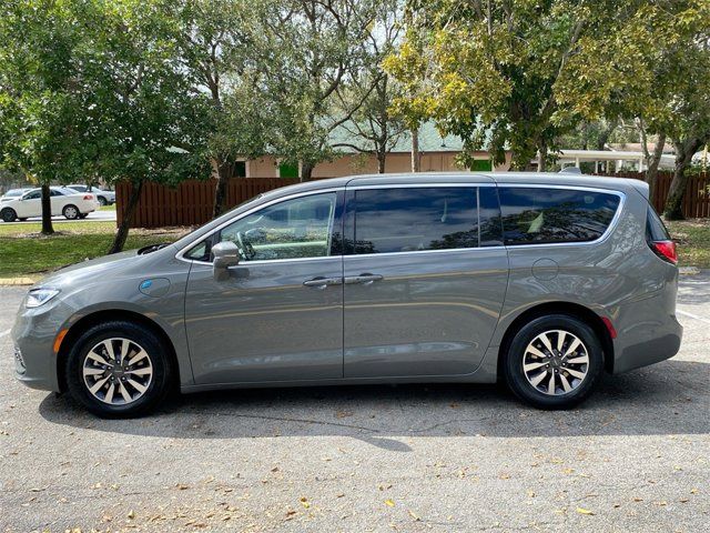 2022 Chrysler Pacifica Hybrid Touring L