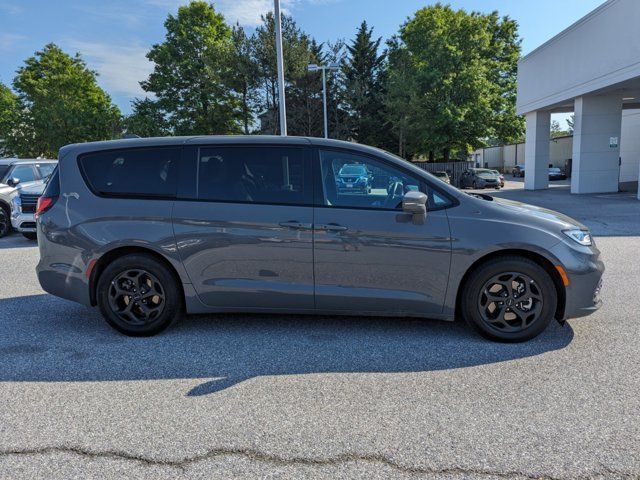 2022 Chrysler Pacifica Hybrid Touring L