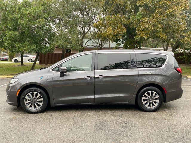 2022 Chrysler Pacifica Hybrid Touring L