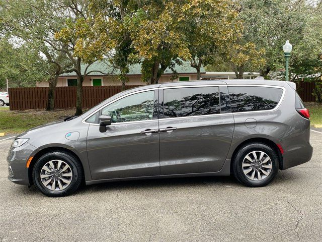 2022 Chrysler Pacifica Hybrid Touring L