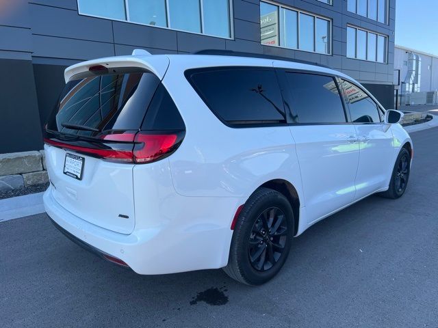 2022 Chrysler Pacifica Touring-L