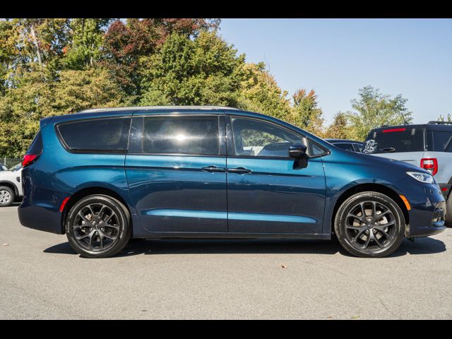 2022 Chrysler Pacifica Touring-L