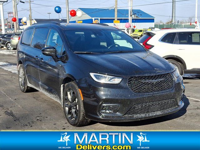 2022 Chrysler Pacifica Touring-L