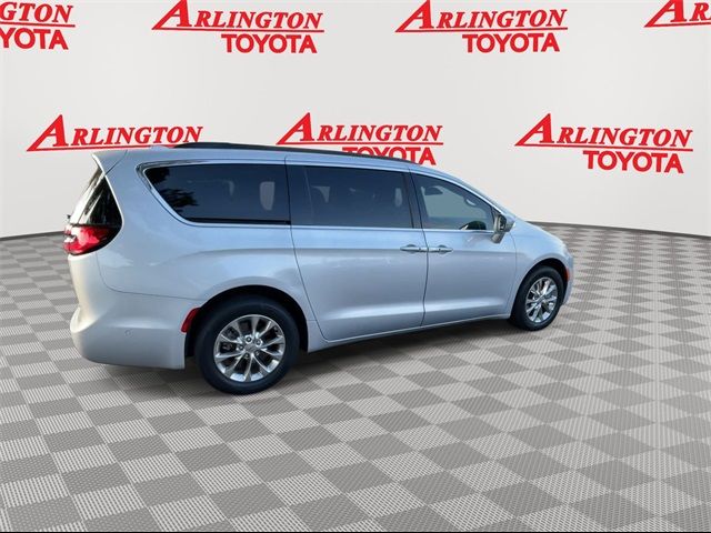 2022 Chrysler Pacifica Touring-L