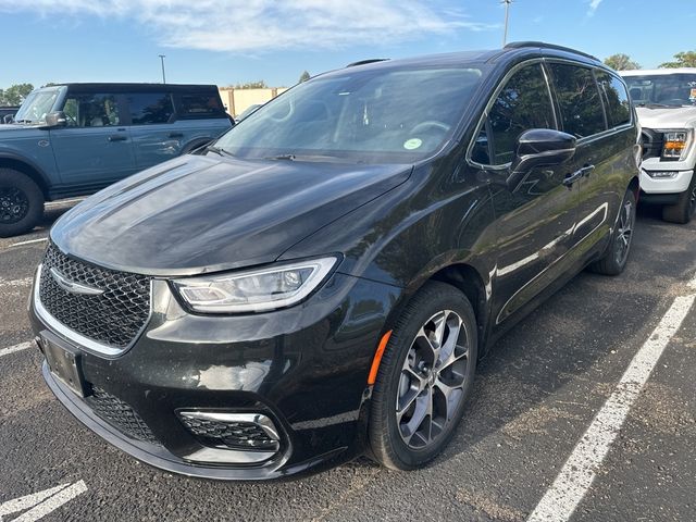 2022 Chrysler Pacifica Touring-L