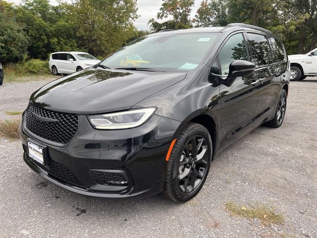 2022 Chrysler Pacifica Touring-L