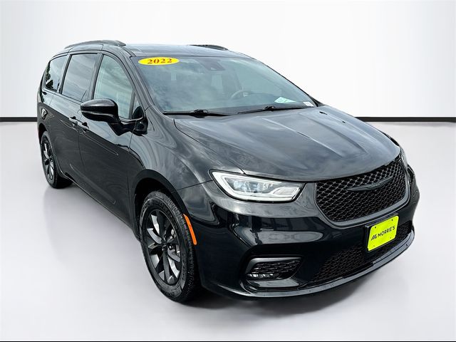 2022 Chrysler Pacifica Touring-L