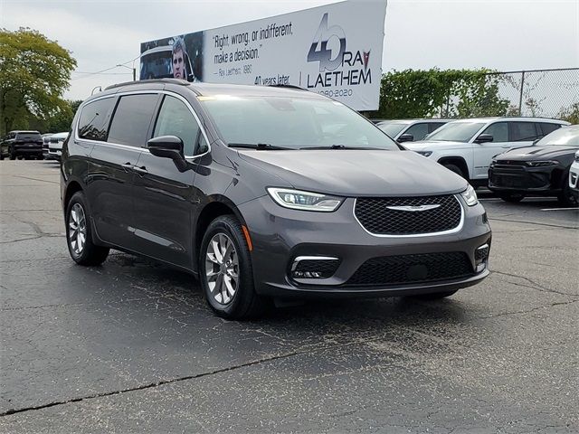 2022 Chrysler Pacifica Touring-L