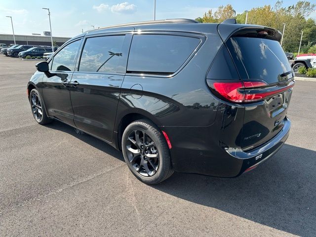 2022 Chrysler Pacifica Touring-L