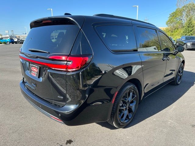 2022 Chrysler Pacifica Touring-L