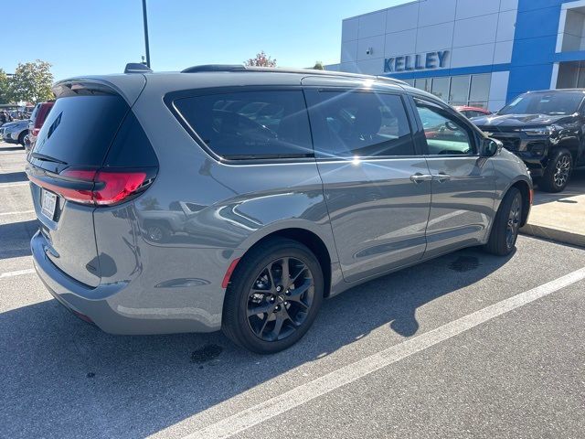 2022 Chrysler Pacifica Touring-L