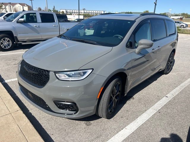 2022 Chrysler Pacifica Touring-L