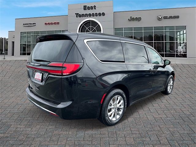 2022 Chrysler Pacifica Touring-L