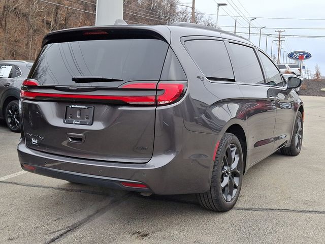 2022 Chrysler Pacifica Touring-L